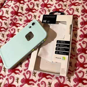 LIFEPROOF FRĒ iPhone XR case